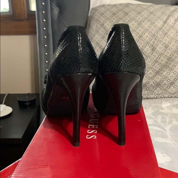 Black platform heels gently used - Picture 4 of 4